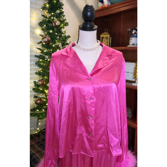Women's Pink Satin PJ set With Fluff Fuzzy Sleeves Size Large - Picture 3 of 16